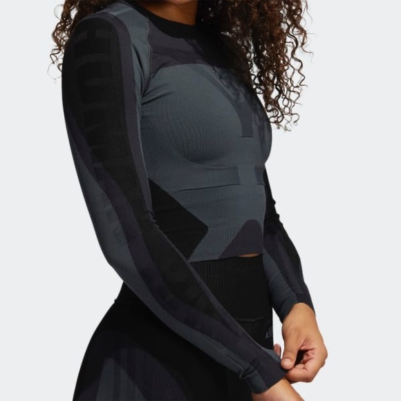 PHARRELL WILLIAMS 18GG BASE TEE by Adidas - Picture 3 of 3